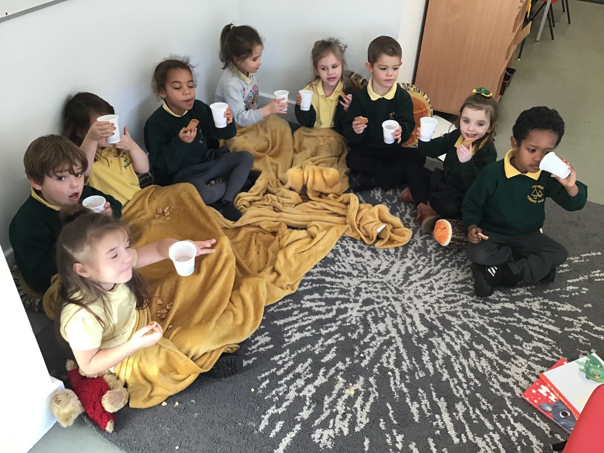 firsprimarysale's tweet photo. What a lovely festive day we have had in #RecHT and #RecLC. Here we are enjoying our yummy Christmas dinner and our Christmas extravaganza. #itsthemostwonderfultimeoftheyear #Christmas https://t.co/hHnQKF2ulI