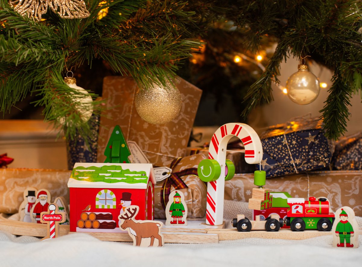 bigjigstoys's tweet photo. Take a journey to a winter wonderland this Christmas ๐
#Bigjigs #BigjigsToys #RailSet #TrainSet #woodentoyshop #woodengames #adventurethroughplay #whatshallweplay #woodentoysforkids #coolkidsclub #woodentoys #playroom #invitationtoplay https://t.co/qBfhha2bcH