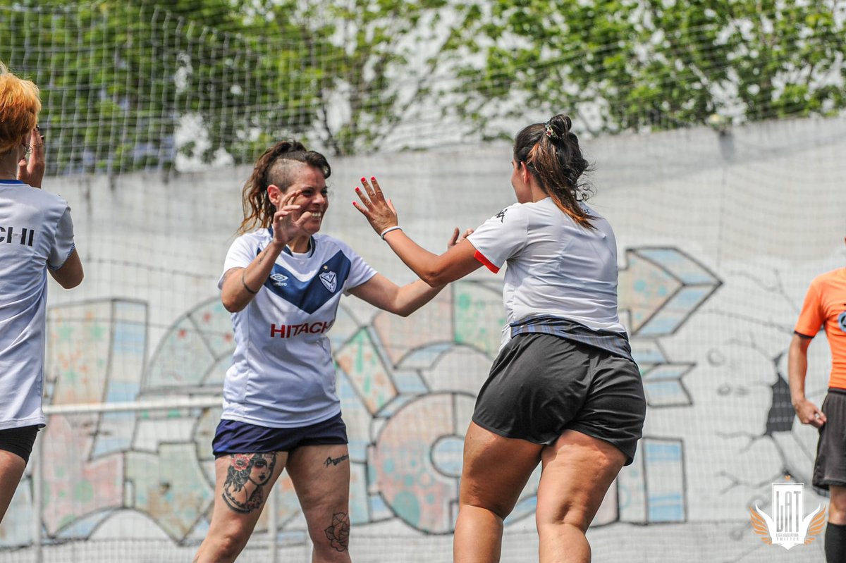 LigaLATFem's tweet photo. 🔮 El sábado vuelve a rodar la pelota en la #LATFem. 

Las mejores imágenes del duelo entre @RacingClubLAT y @caVS_LAT. https://t.co/Kt8jPjjVCr