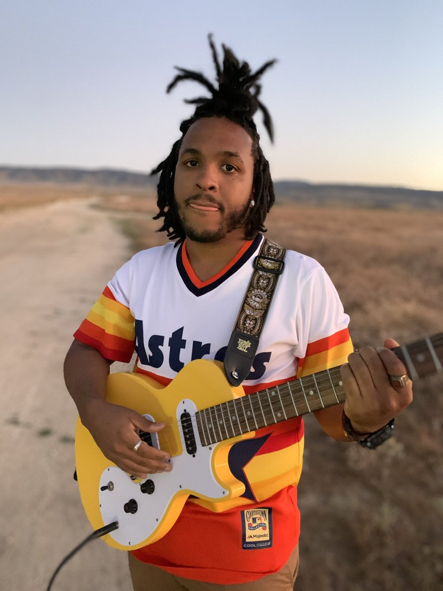 LeeLonn's tweet photo. ALL ASPIRING SINGERS / MUSICIANS. I’m doing something special for someone this Christmas. If you (or your child) are between the ages 13-17, please comment or tag them on my Instagram @LeeLonn. 👀👀👀 #TrynaSeeSomething #LeeLonnsChristmas https://t.co/OrCcuqvvwU