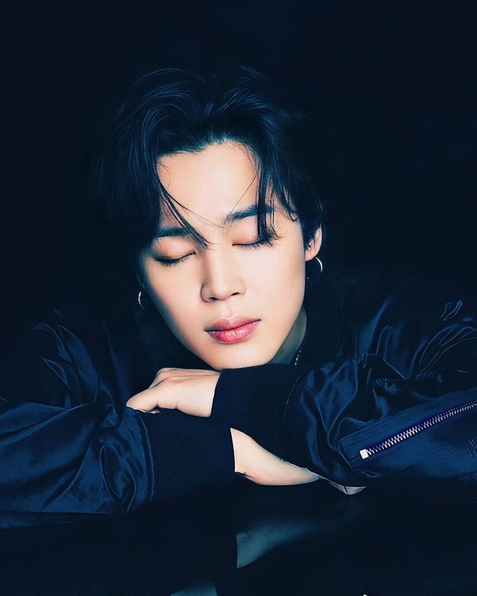 taabaa03's tweet photo. he isn’t real 🥺#ParkJimin https://t.co/BcGEQSuvKX