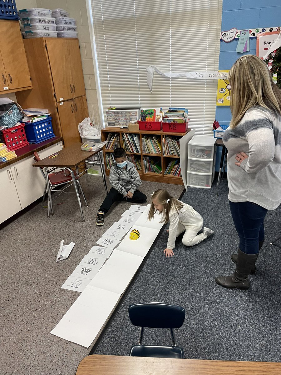 jillTrogers's tweet image. These kindergarteners pair programmed @BeebotCo to retell the counting Christmas ornaments in order from the book Merry Christmas, Mouse!  By @LauraNumeroff  They learned how to think like an obedient machine.  @MCSDigital @WestmooreK8 #HourofCode2021 #CSEverywere
