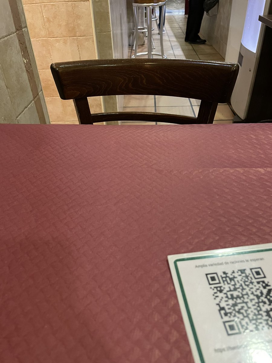 Fav y apareces en la silla cenando conmigo 😳