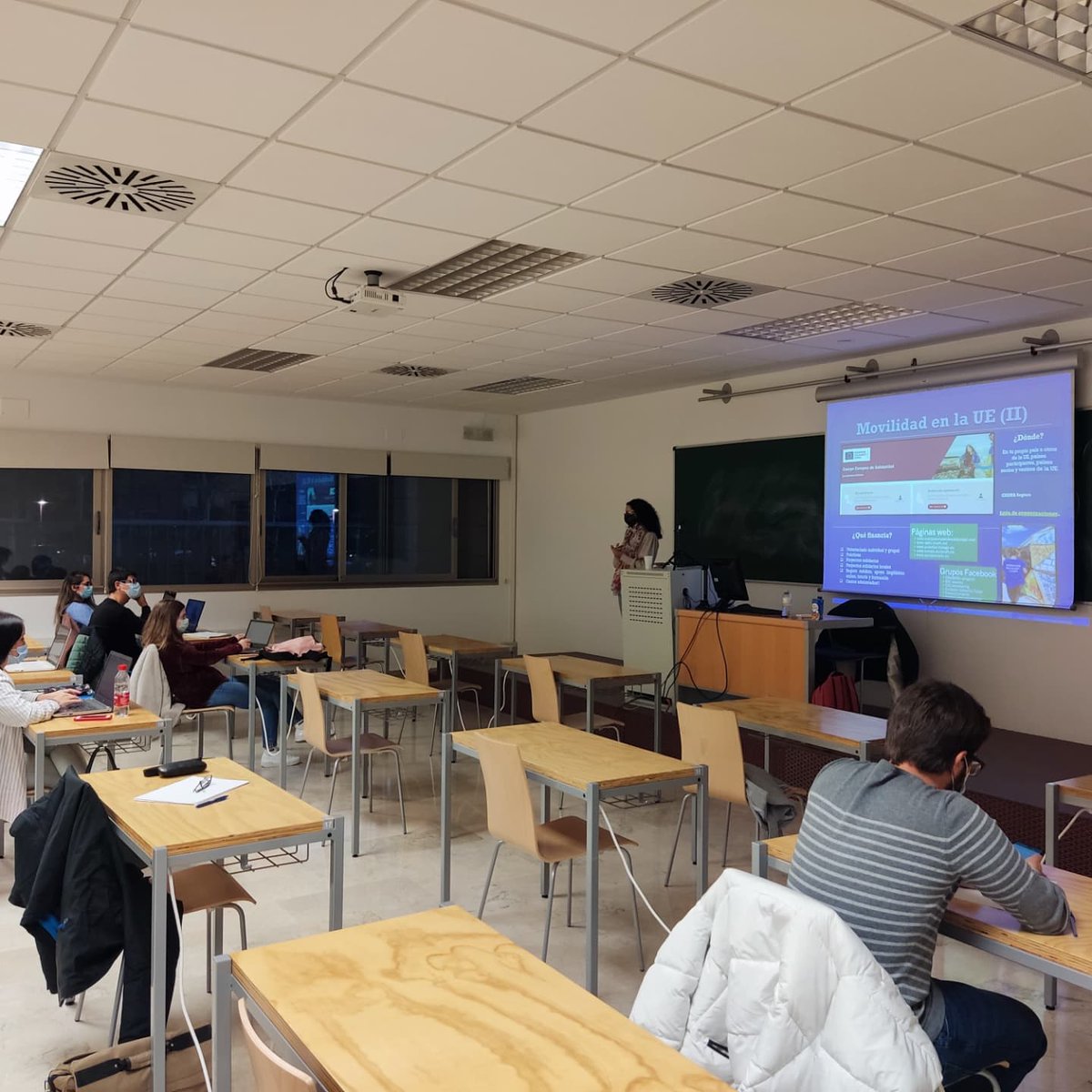 #CharlasFormativas Ayer todo el alumnado de 1, 2, 3 y 4 del grado en RRLL de CR de la <a href="/uclm_es/">Universidad de Castilla-La Mancha</a> recibió formación sobre oportunidades en Europa gracias a la organización de <a href="/DelDerechoCCSS/">Delegación FDCS Ciudad Real</a> y con la colaboración de <a href="/estuclm_/">Consejo de Representantes de Estudiantes UCLM</a> 

Muchas gracias x invitarnos y a Miriana d <a href="/MilleCunti/">Mille Cunti</a>