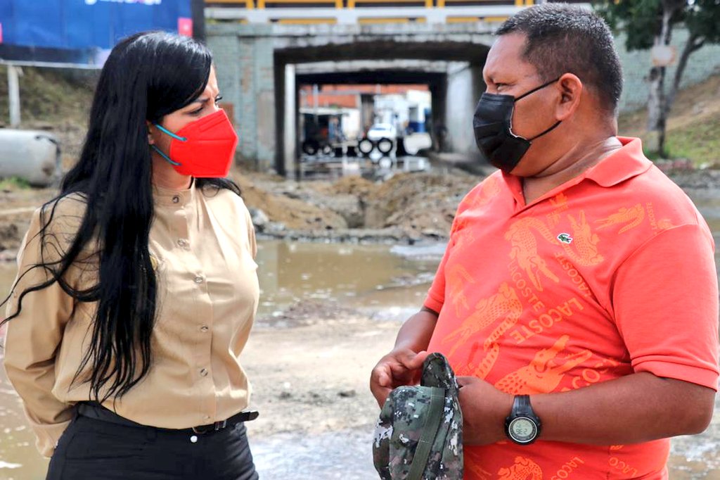 johanitakenpo's tweet photo. #15Dic Son 40 metros de colector los que estamos sustituyendo en esta importante arteria vial que comunica al municipio Francisco Linares Alcántara con Santiago Mariño. Agradezco a @Hidrocentro2011 y @PDVSA por sumarse en esta gran labor #22AñosConstituciónBolivariana https://t.co/QoWB0eWIy2