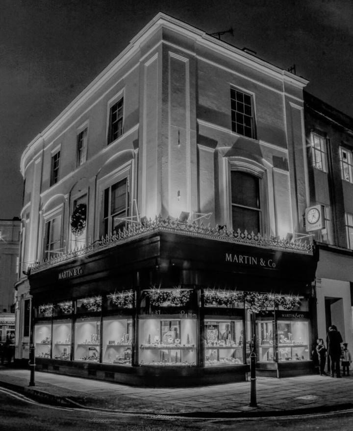 MandCoJewellers's tweet photo. We look rather pretty after dark too...
#cheltenhamshopping
#cheltenhampromenade
#cotswoldjewellers https://t.co/l99x7R8Lel