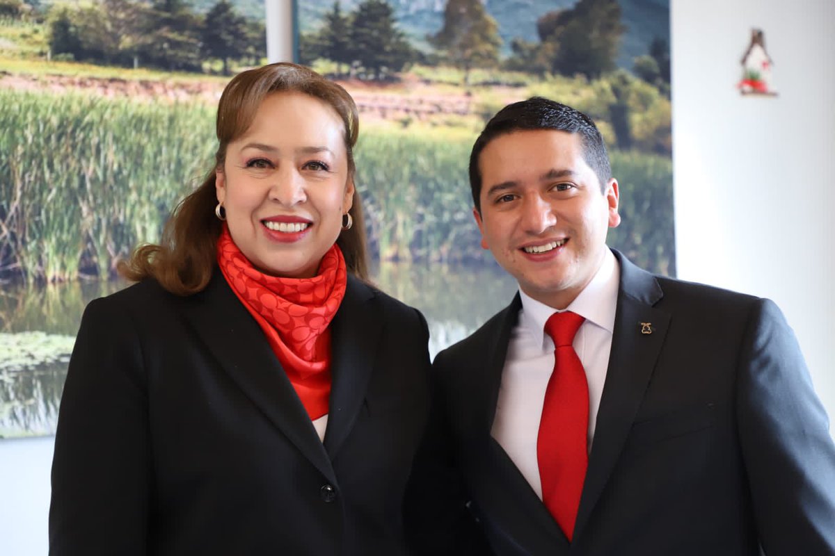 MecheColinG's tweet photo. Para el Gobernador @alfredodelmazo la #Unidad, #TrabajoEnEquipo y suma de esfuerzos, constituyen la mayor #Fortaleza. Un honor asistir en su representación, para tomar protesta a Rodolfo Noguez, como Presidente Municipal de Jilotepec, para el periodo 2022-2024. https://t.co/6PCoCzkbob