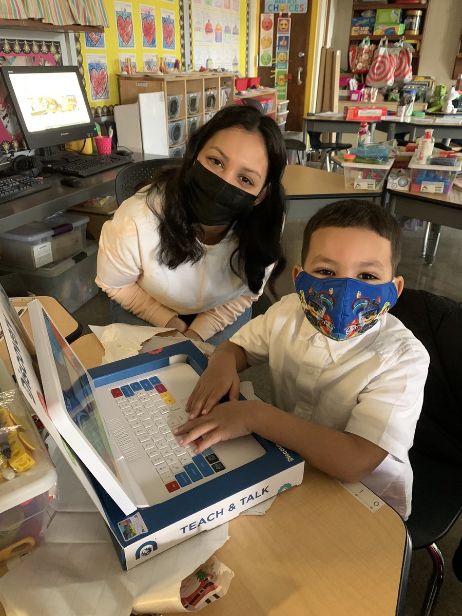 JDean2183's tweet photo. When you can’t go to the North Pole you bring the North Pole to the classroom. Our Annual Holiday Extravaganza thanks to our friends @l_almon @seyfarthshawLLP &amp; @SeyfarthGiving Thanks for such a MAGICAL day for our kids @ps483matilda @mariacioffi12 @SamYoung610 @cristinevaughan https://t.co/RbM31shpTF