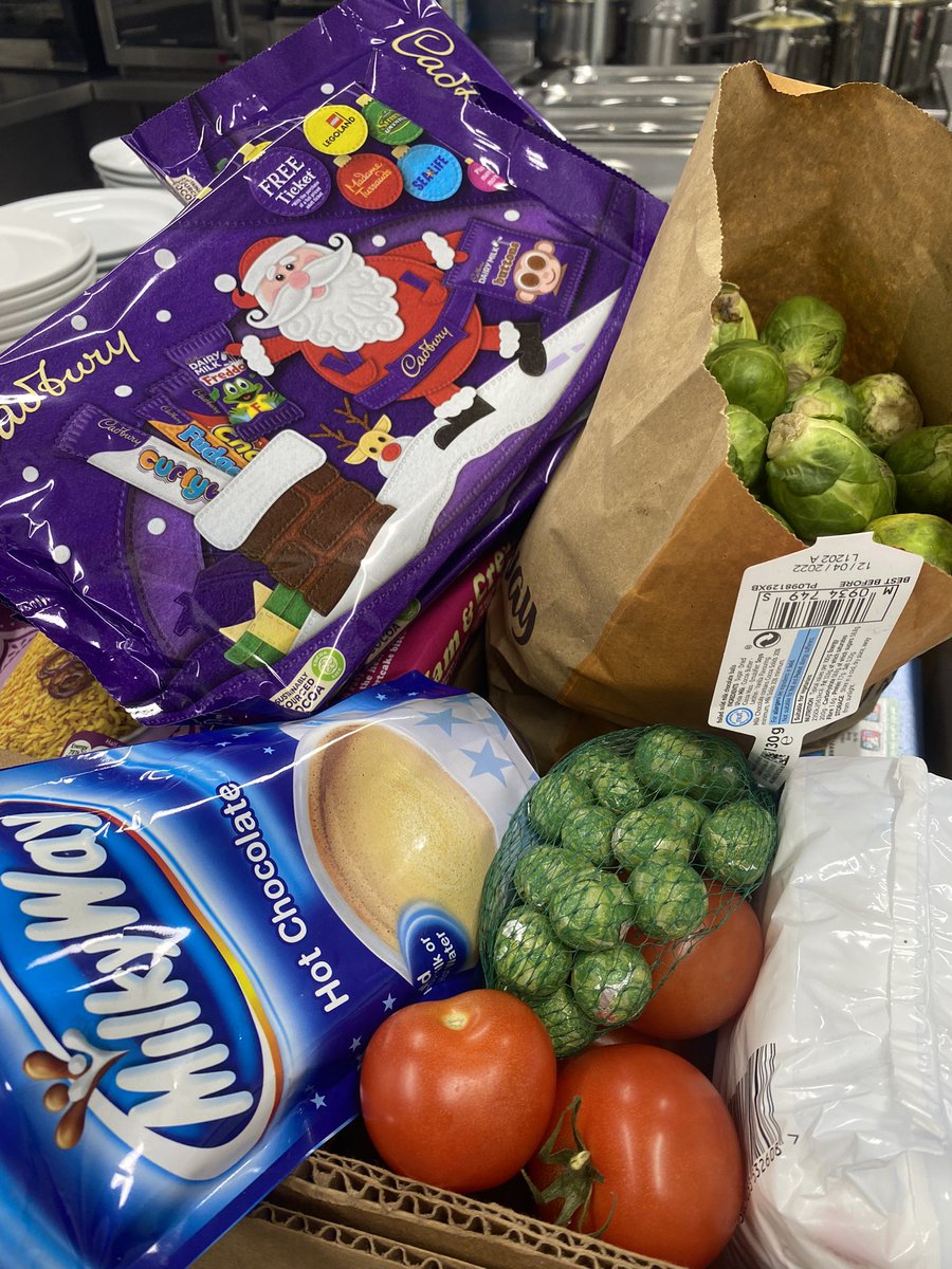 SusanJDurant's tweet photo. Another emergency food parcel taken out this evening! Family struggling due to Isolation. Hope they’re feeling better soon and I’m sure the kids will love the selection boxes. #MMWCDC local charity #Moorends #HereToHelp @MyDoncaster @SYCF1986 @MyDoncaster @MayorRos @Ed_Miliband https://t.co/7x4TX0d33w