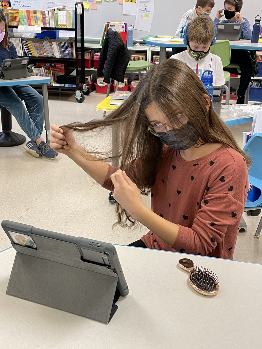 LinesDen28's tweet photo. Love watching my students reach themselves something new! So many interesting topics! #geniushour #besthour https://t.co/CeLcp73MeT