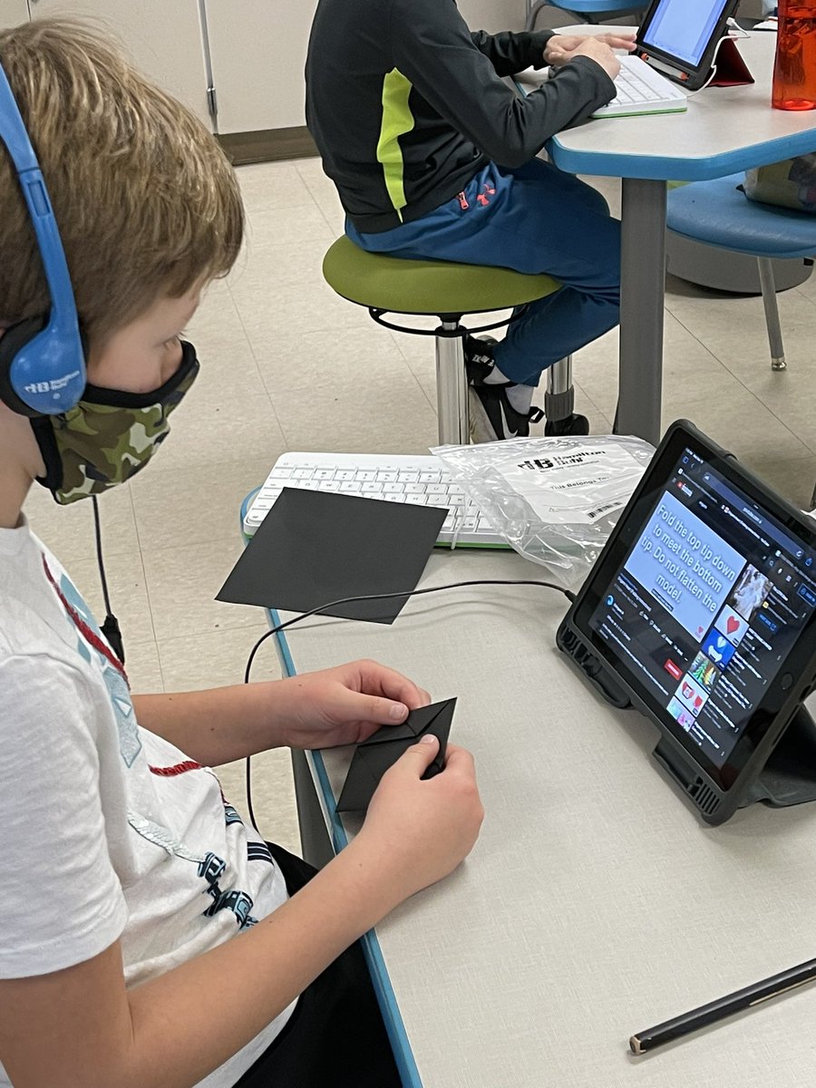 LinesDen28's tweet photo. Love watching my students reach themselves something new! So many interesting topics! #geniushour #besthour https://t.co/CeLcp73MeT