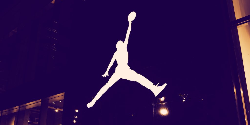 DecryptMedia's tweet photo. Michael Jordan Jumps Into Web3 via Solana App for Athletes 
► https://t.co/T8BxEnynEL https://t.co/mZ3Kr0RNqA