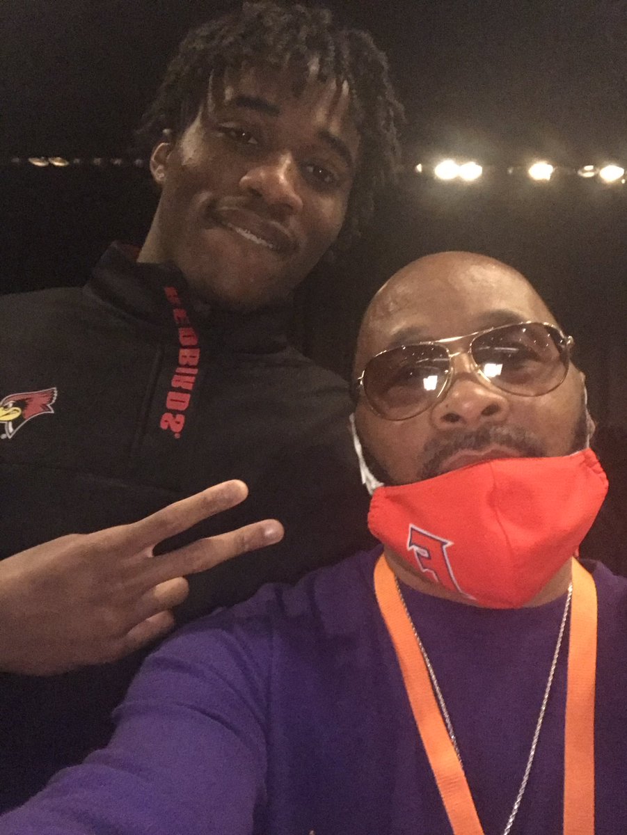 East St. Louis Flyers signed and sealed today. All American Luther Burden III,(Mizzou) T. Pride(Clemson) Dallas Brown.(Illinois State) Not pictured Ahmad Robinson ( Arkansas St.) Lamar Box Jr.(Northern Iowa)🧡💙🏈
#AllGasNoBrakes  #Flyernation