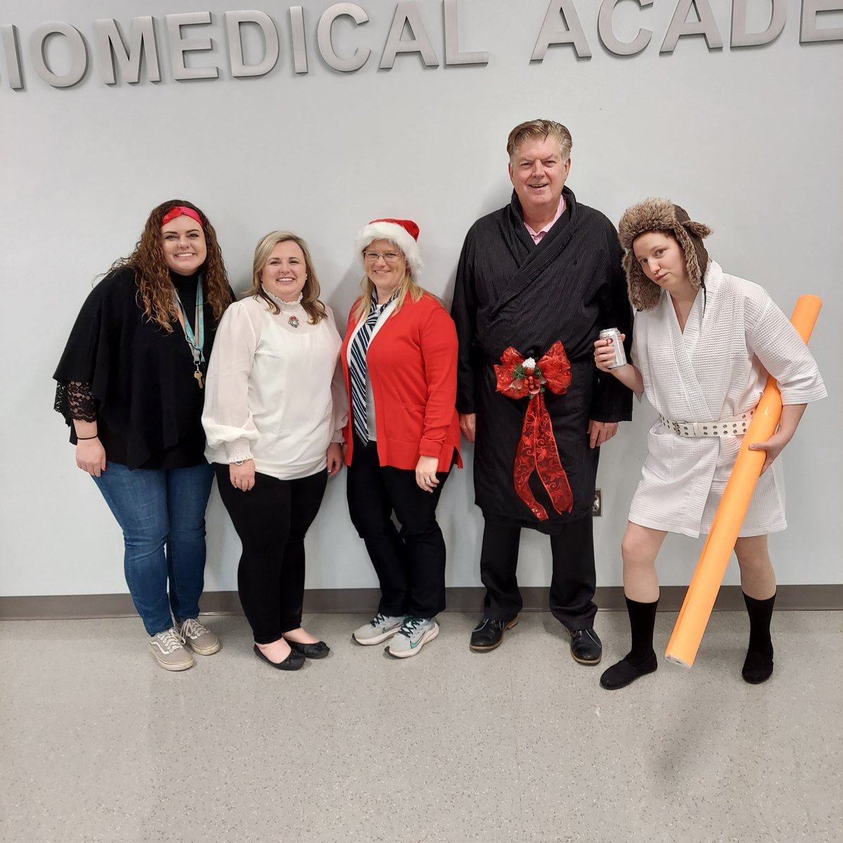 OldhamCoArvin's tweet photo. Our BioTech teachers took "dress like your favorite character" to a whole new level yesterday. They certainly would have won a prize if there was one! Can you guess who they are? Lol #arvininaction #inonthefun #weekbeforebreak #teacherscanparticipatetoo https://t.co/bN7GKb8Agx