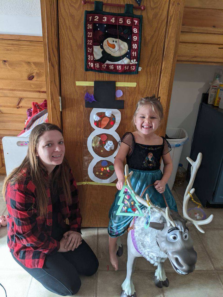 lapheadstart's tweet photo. This family worked with their Home Visitor to build a snowman and learn about new textures, positional words, and colors. Check out Sven and the cool ornaments hanging from his antlers! #headstart #headstartstrong #buildingbrightfutures https://t.co/HTs0GPwEhx