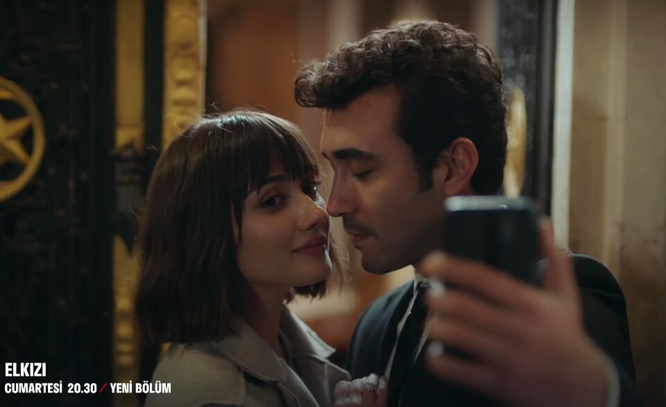 09neseyldz's tweet photo. Bu selfieyi bizimle paylaşın lütfen. 🙏😍 @_NTCMedya @elkizifox #EzAl ~ #Elkızı https://t.co/5k2k8tdpCa