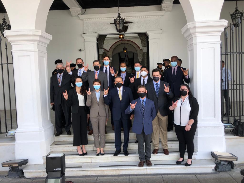 Jonathan Ives tweet media