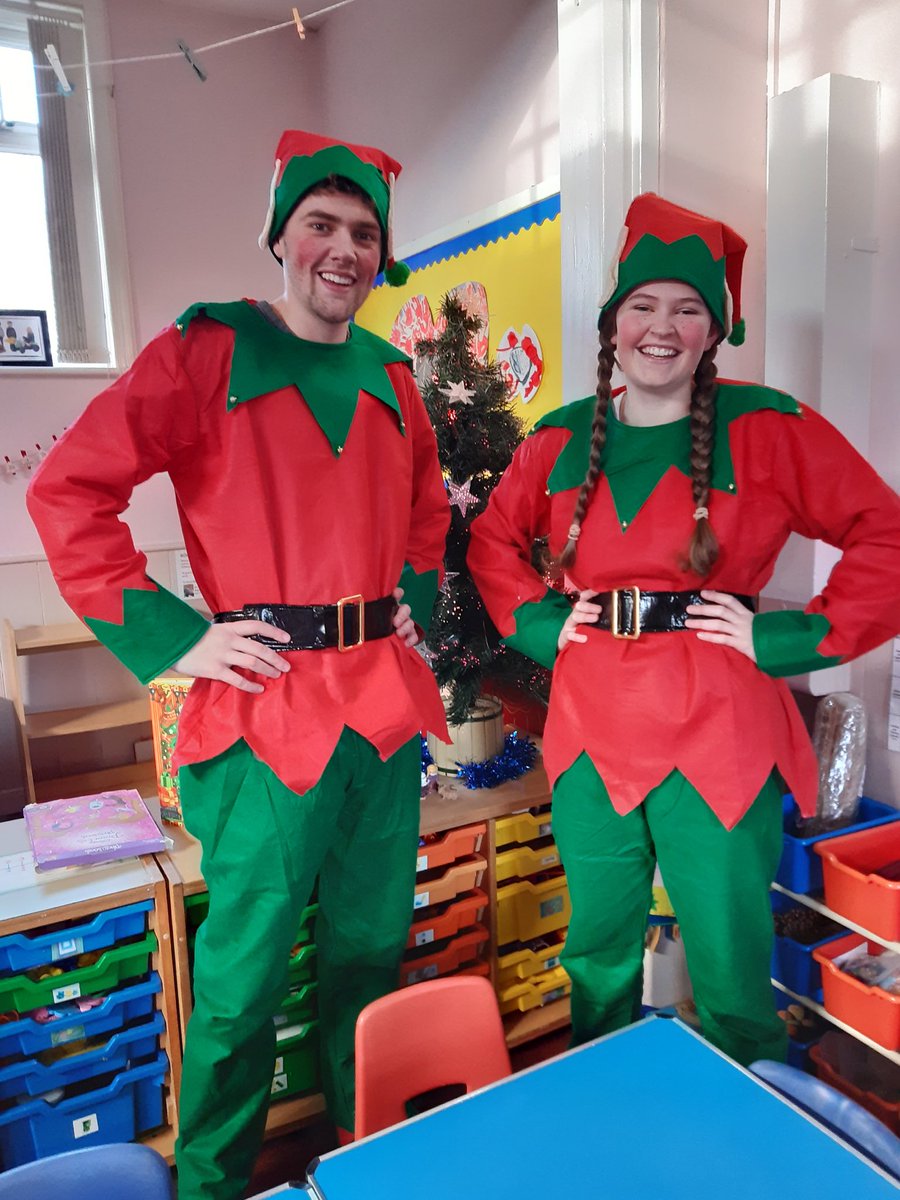 Heber_Head's tweet photo. Former ⁦@BishopHeberHS⁩ Head Girl and Head Boy, Anna and James Williamson, still serving the community, helping Santa by handing out presents to the children at The Beeches Pre School #Santaslittlehelpers https://t.co/wKFTbehX6H