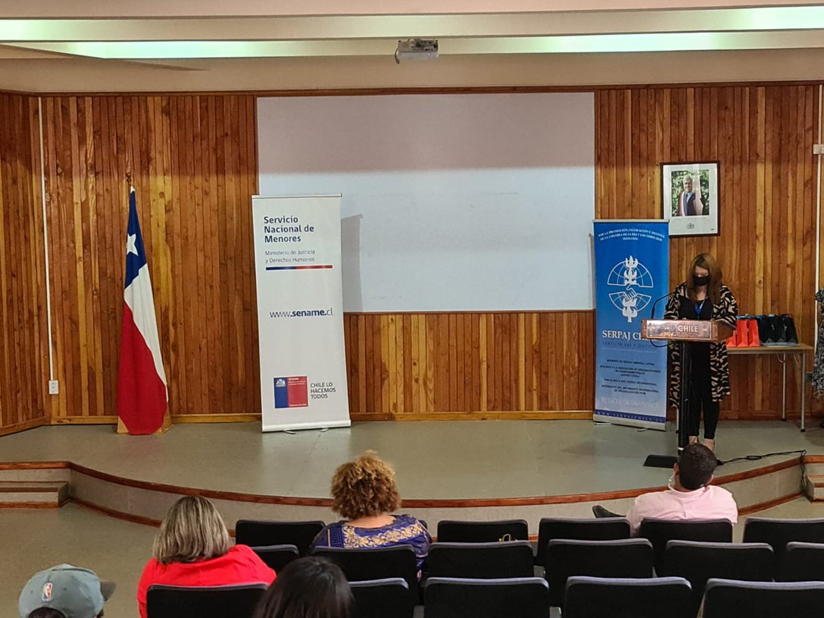 SenameTarapaca's tweet photo. 📌Directora regional(s), junto al su equipo técnico y el programa ASE de la corporación SERPAJ, participan de Ceremonia de Reconocimiento Educativo 2021, instancia en la cual jóvenes usuarios del programa recibieron un reconocimiento por los sus logros académicos de este año. https://t.co/WOst4NklkZ