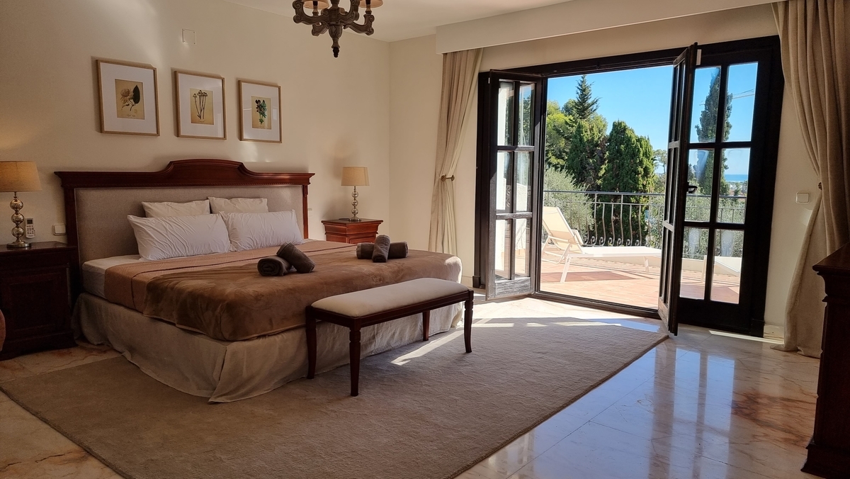 rentingmarbella's tweet photo. 4 Bedroom Villa Rental, Golden Mile, Marbella - https://t.co/QSjFXkpBNs
#marbellarentals #villarental #4bedroomvilla #marbella #goldenmile #summervilla #luxurylifestyle #villa #spain #rental https://t.co/09J72WJdl2