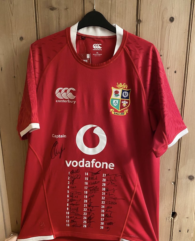 havinkahavinka's tweet photo. If I could get a retweet it would be huge, 2 pillars of our community in desperate need of funding..

This rare shirt signed by the Lions squad that toured South Africa in 2021.

All money raised will go to Llandovery Hospital &amp; Ysgol Feithrin Tre Ficer.

https://t.co/MkcT6XT1PF https://t.co/giSu0yNIsb