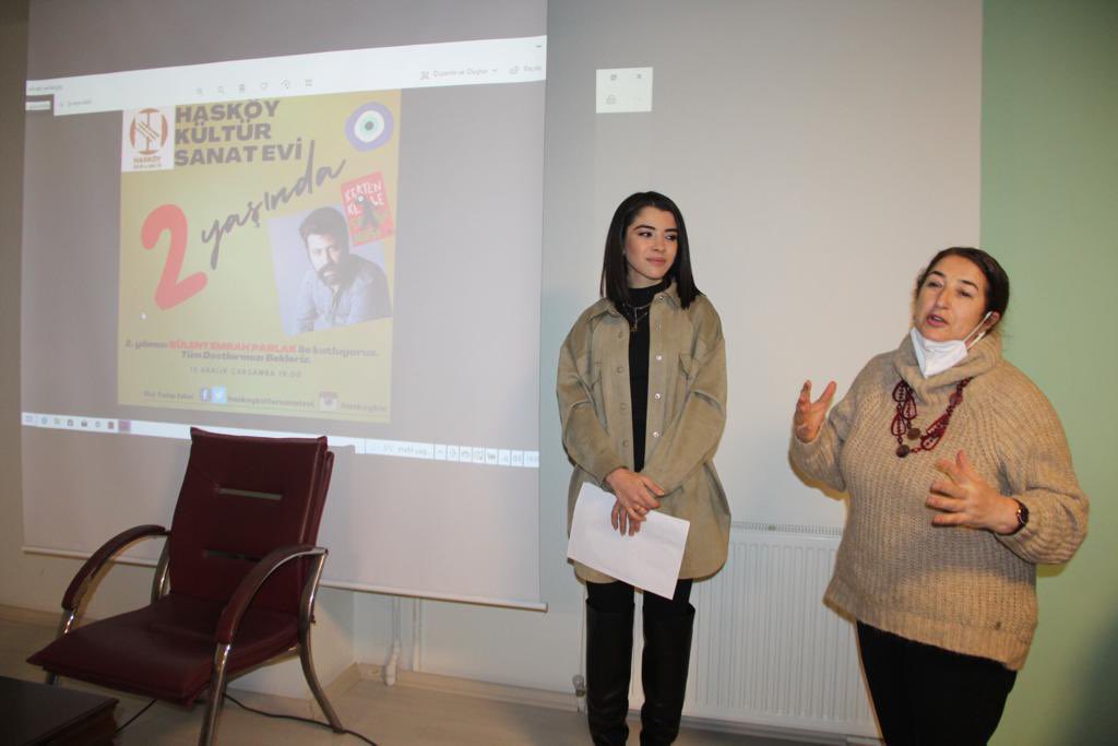 Kıymetli dostum <a href="/alper_tas/">Alper Taş</a> ile birlikte Hasköy Kültür ve Sanat Evi’nin 2. yıl kutlamasına katıldık. Değerli sanatçı <a href="/bulentparlak/">Bülent Emrah PARLAK</a>’ın söyleşisiyle keyifli bir akşam geçirdik. 
Bu güzel geceyi düzenleyen kültür sanat sevdalılarına teşekkür ederim.