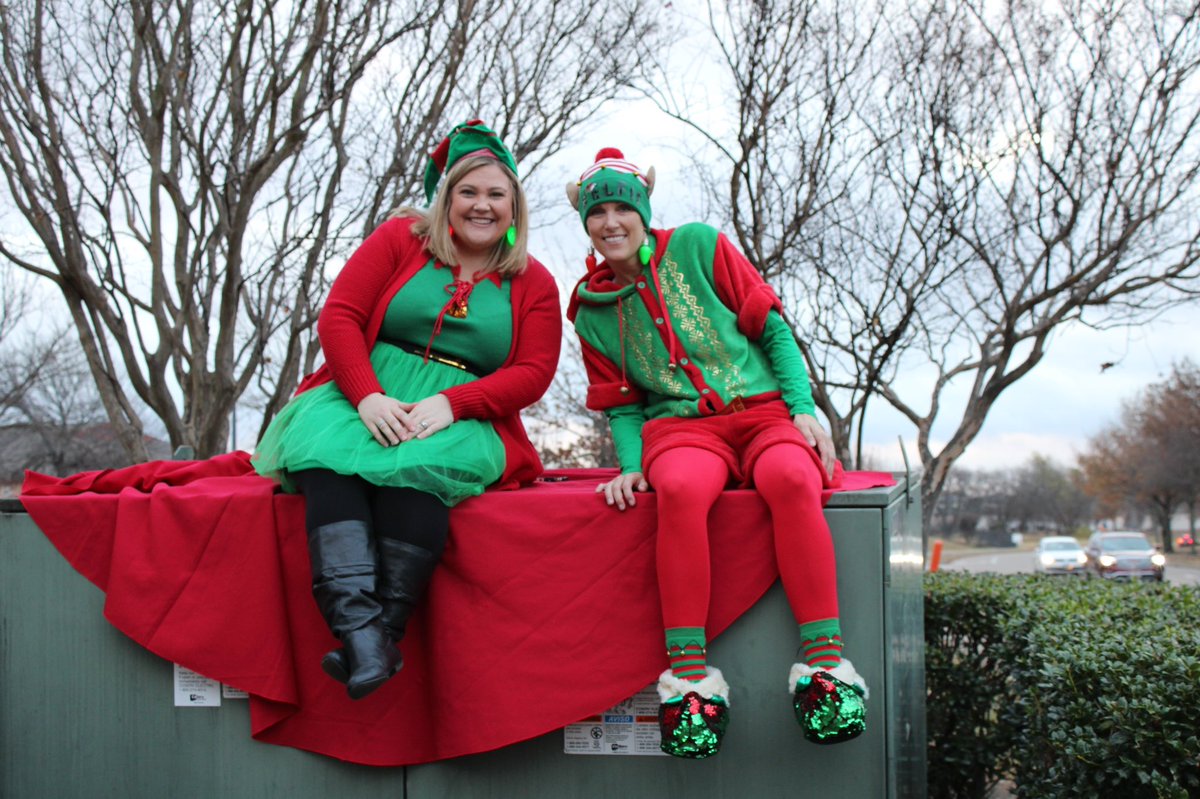 🐻🐾”Principals on a Perch” was a great way to welcome our BEARS to school this morning <a href="/BennettBears/">Bennett Bears</a> <a href="/KassHal/">kassie halpin</a> #bearshine #MyMISD #bestjobever