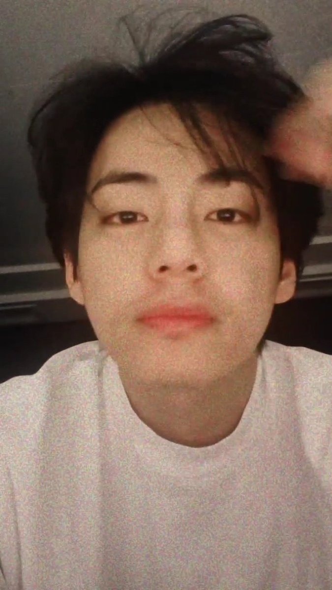 hejinseok's tweet photo. KIM TAEHYUNG DE BARBA SÓ NÃO É A OITAVA MARAVILHA DO MUNDO PQ ELE É A PRIMEIRA - EU TO TREMENDO. https://t.co/R4FMy4J6hB