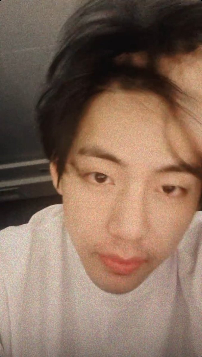 hejinseok's tweet photo. KIM TAEHYUNG DE BARBA SÓ NÃO É A OITAVA MARAVILHA DO MUNDO PQ ELE É A PRIMEIRA - EU TO TREMENDO. https://t.co/R4FMy4J6hB