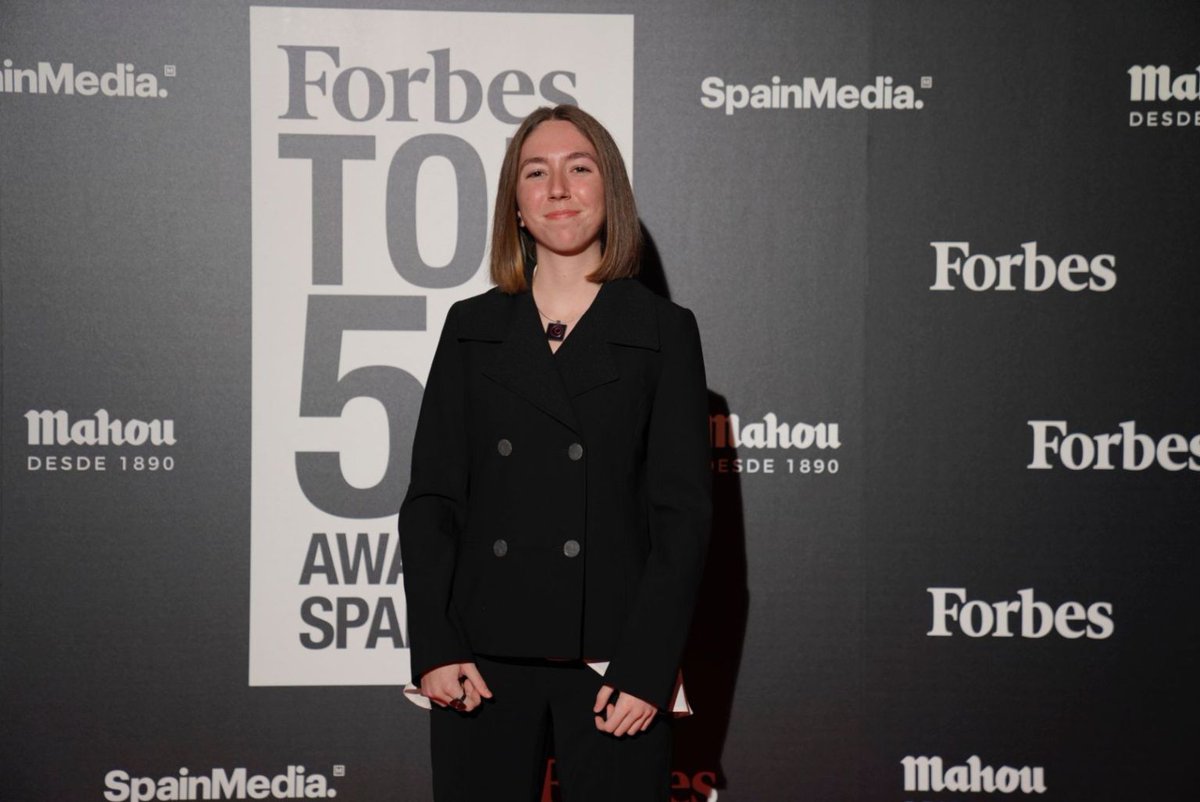 carlacarov's tweet photo. I am beyond grateful for having been included in this year's @Forbes_es Top 50 Awarded Spaniards List! #Forbes50Awarded
https://t.co/mdKvv2ulnr https://t.co/ZFFxiuUkIV