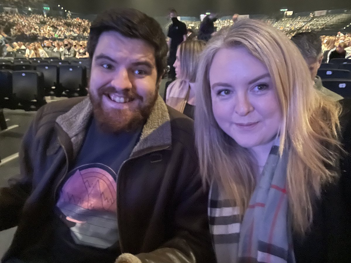 KezTog's tweet photo. #smabirmingham ❤️❤️ https://t.co/ymwMAM5pDX
