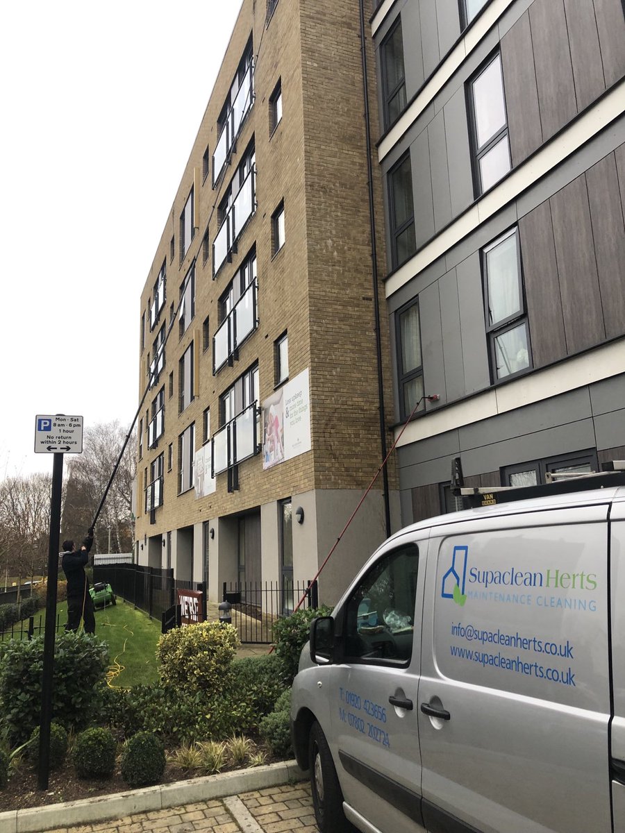 supaclean14's tweet photo. New contract acquired  @Hertford #reachandwash #highlevel . #windowcleaning #gardinerpolesystem 🎄 https://t.co/QfhNOSpZBL