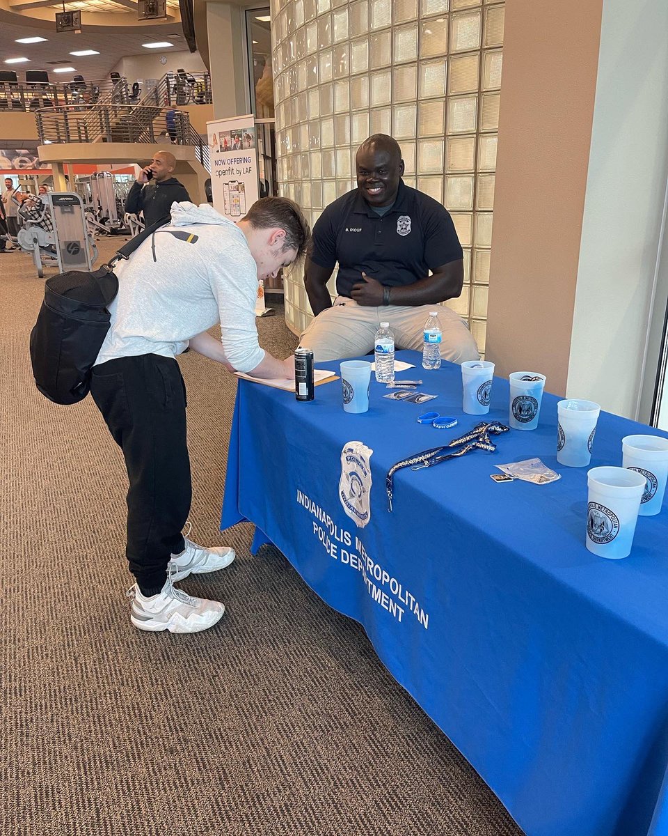 JoinIMPD's tweet image. Come see @joinimpd @lafitness on Southport Rd.
This Friday, we will be at the LA fitness on E Washington St.

On January 7th, we will have a joint event with @usuniformsupply come learn about our 4th lateral process!
317-327-IMPD
joinimpd.Indy.gov