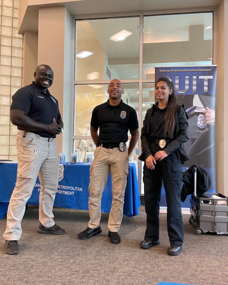 JoinIMPD's tweet image. Come see @joinimpd @lafitness on Southport Rd.
This Friday, we will be at the LA fitness on E Washington St.

On January 7th, we will have a joint event with @usuniformsupply come learn about our 4th lateral process!
317-327-IMPD
joinimpd.Indy.gov