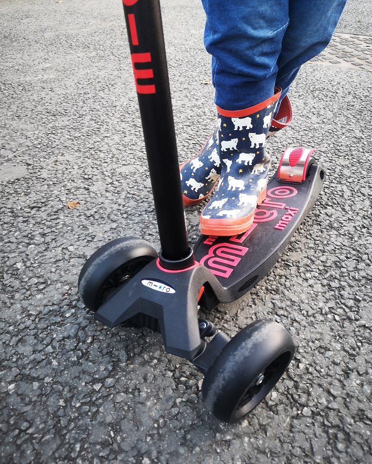 FrenchieMummy's tweet photo. 🎄 Xmas Competitions! 🎄

You are in to win a Maxi Deluxe Pro Micro Scooter worth £134 and more on the Fenchie Mummy Blog! 

https://t.co/mDfCtFrULw

#microscooter #kidstoys #funtimes #kids https://t.co/SDJJerMlcs