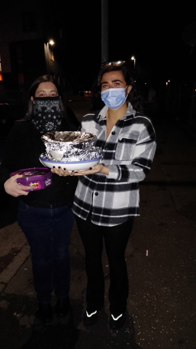 help_warm's tweet image. Big thanks to our mini volunteer Sophie ❤️ Kindly helping Mum with our deliveroo for our @bluetriangleHA in renfrew &amp;amp; Paisley. We had chilli, rice, garlic bread &amp;amp; treats. @WhatsOnRen @CrewDarkwood @RenLive_ happy folk going to bed after a great homemade meal 🥘 #GoFundMe 🎯❤️