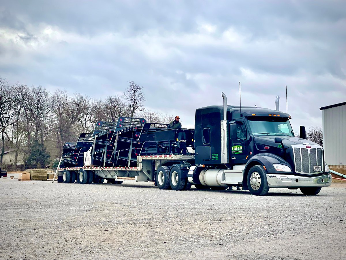 HarperInd's tweet photo. Safe travels to this load of beds and feeders headed west this #DustyDecember #kswx https://t.co/JXDAbBY1Ap