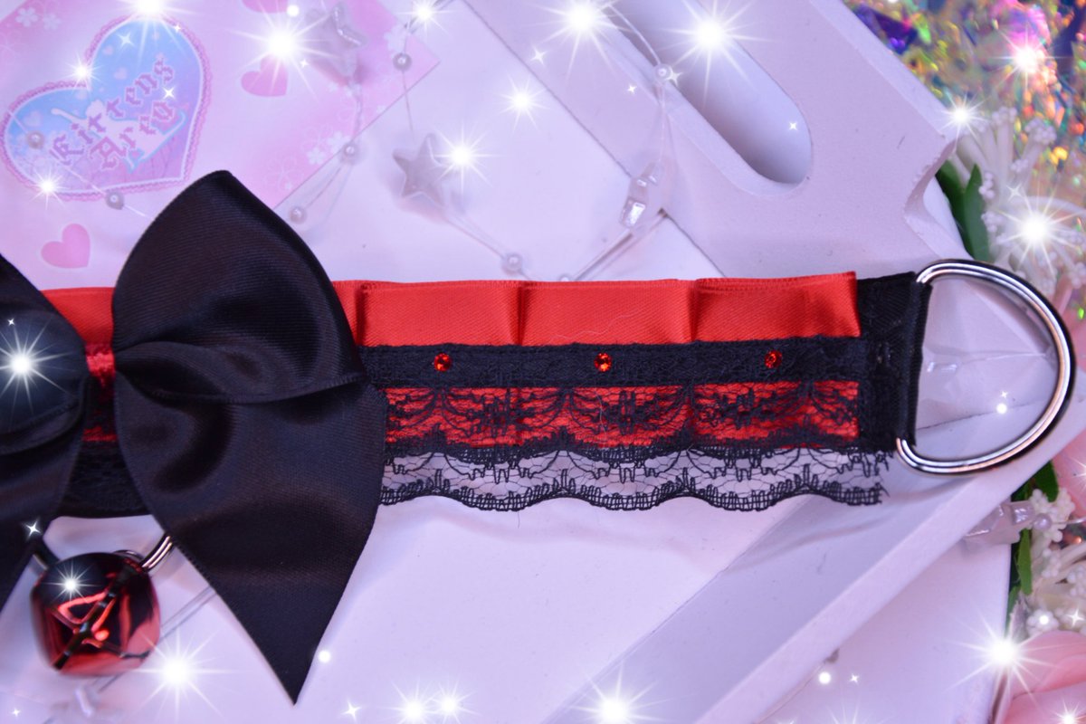 KittensAreaShop's tweet photo. ꧁༺ 𝕽𝖊𝖉 𝖝 𝕭𝖑𝖆𝖈𝖐 𝕮𝖔𝖑𝖑𝖆𝖗 ༻꧂

It's been a very requested color sceme, so
I really hope you like it!
☆*:.｡.o(≧▽≦)o.｡.:*☆

#smallbusiness #handmade #cute #KittensArea #kawaii #collar #choker #redandblack #redxblack #royal #safespace https://t.co/onwkFqhnoQ