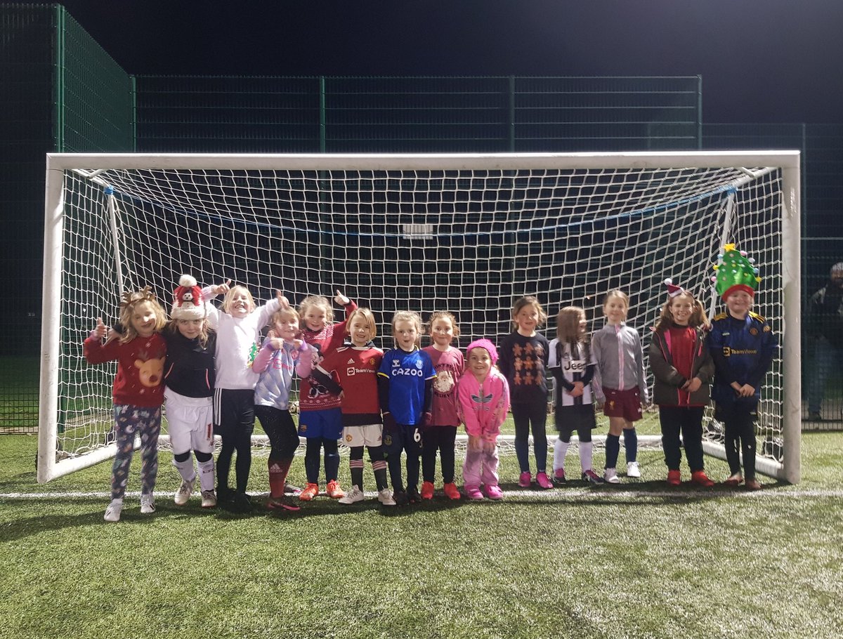 The Christmas elves were out in force tonight at Moss Farm, full of mischief and laughter. Have a wonderful Christmas everyone, thank you for making Wednesday Witton Wildcats so much fun. See you in the New Year! 🎅
#letgirlsplay #football #wildcats #cheshirefa