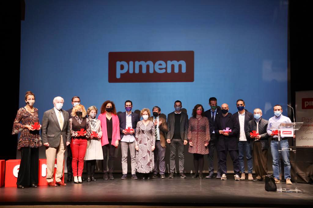 F_Armengol's tweet photo. Els #PremisPIMEM reconeixen el millor de la terra. La innovació, compromís i valors de qui mou la nostra economia i fa avançar la nostra societat.
Enhorabona als guardonats i gràcies a @pimemdigital per sumar i fer-nos millors.
Un plaer acompanyar-vos en un dia tan especial! https://t.co/GOQRRpb903
