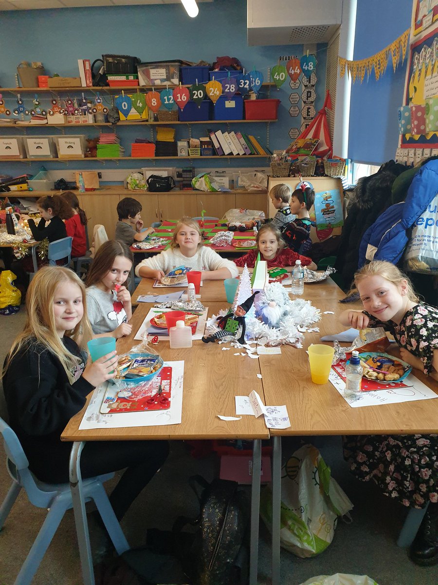 EastfieldPSHull's tweet photo. 4BW loved their Christmas party #EPS #4BW #partytime https://t.co/azfNtOtHK5
