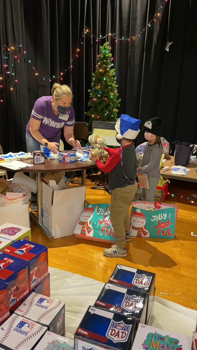 misspetrilla's tweet photo. PTA #SantaShop today! Thank you to the mom’s that helped us shop today! https://t.co/hSLcUGJu90