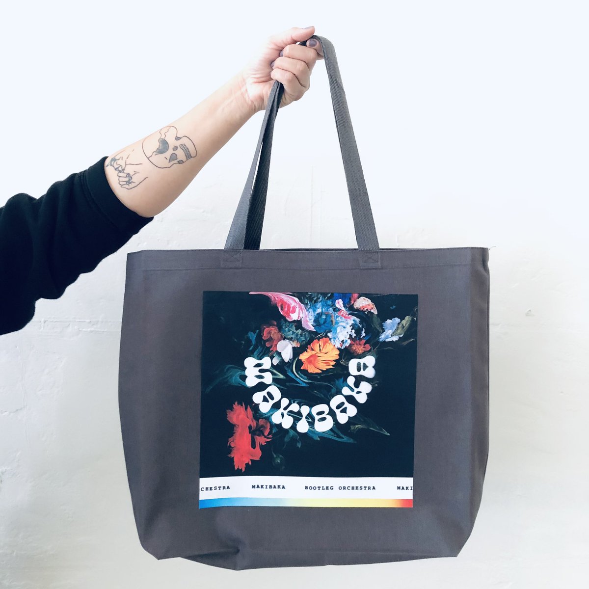 bootlegorchestr's tweet photo. If you wanna support local, are a fan of our music, or are simply looking for a holiday  gift - look no further! MAKIBAKA jumbo-sized tote bag + digital download of the album + submission to our private taping in Jan/Feb 2022. Purchase at https://t.co/anMb1houWN https://t.co/fgWi6Pi3MN