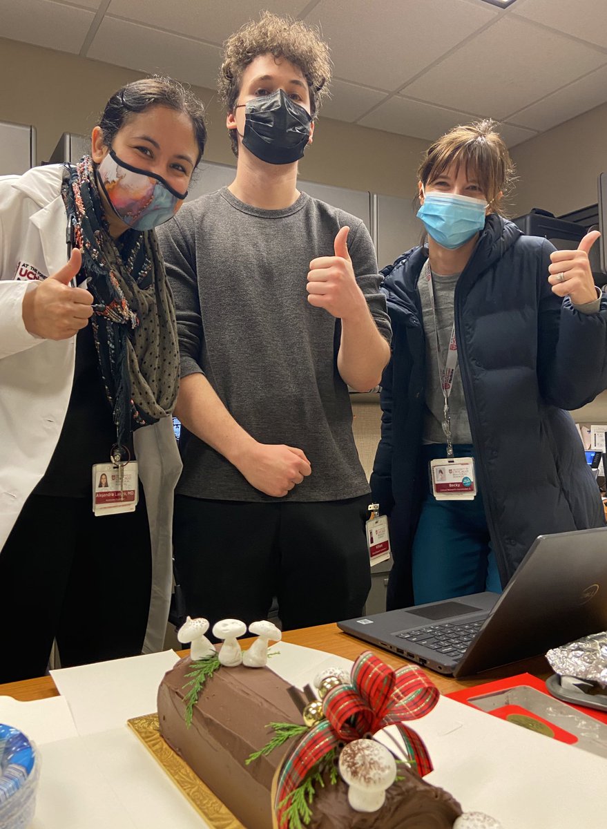 aleclastra's tweet photo. #sleepmed knows how to #celebrate 🥳 love the Holidays- feeling like family at @UChicagoMed ❤️ #sleepcenter and our lovely #research team https://t.co/BlYkJOU7fU