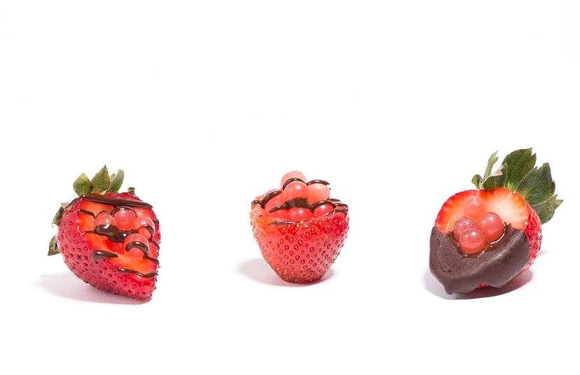 CocktailCaviar's tweet photo. Embellish your desserts with our bursting bubbles of flavored liqueur 🍓🍸

#cocktailcaviar #dessert #drink #cocktails #mixology https://t.co/wzFqwiWSgG