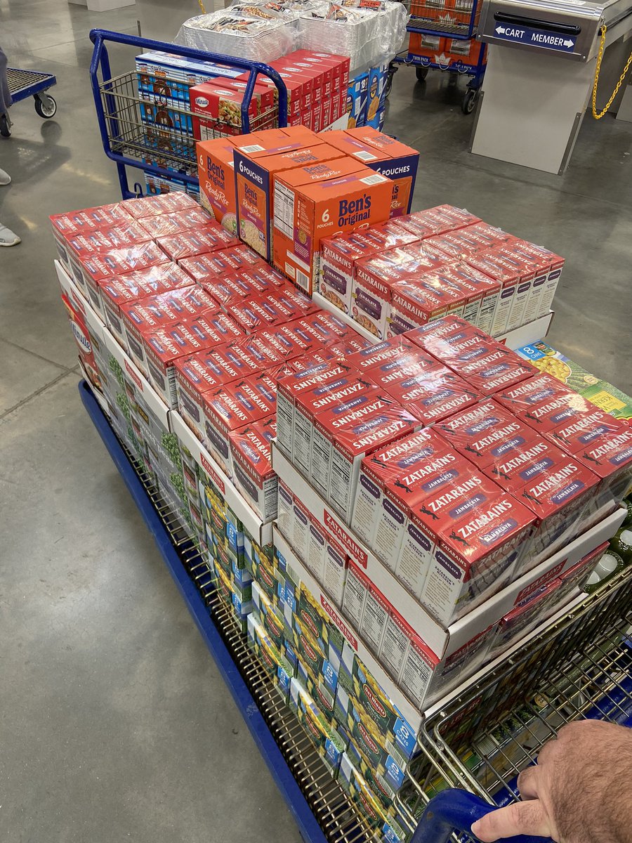 knightknation4L's tweet photo. Knights In Action getting prepared to spread some love to those in need this Christmas.  The spirit of giving and serving others is so awesome !! @KnightsAction4L @MarucciDugout #4L https://t.co/p2YDXGxZhr