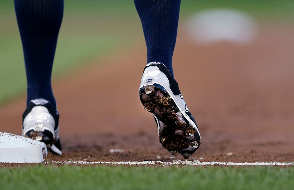 Aeroform_Ath's tweet image. The truth about turf and metal cleats isn't pretty - but we want to be honest with you! Here's why we only recommend plastic or rubber cleats for all our mounds 👉 bit.ly/3qqUKGG. #fieldarmor #pitchpro #turf #metalcleats #artificialturn #baseball #pitchingmounds