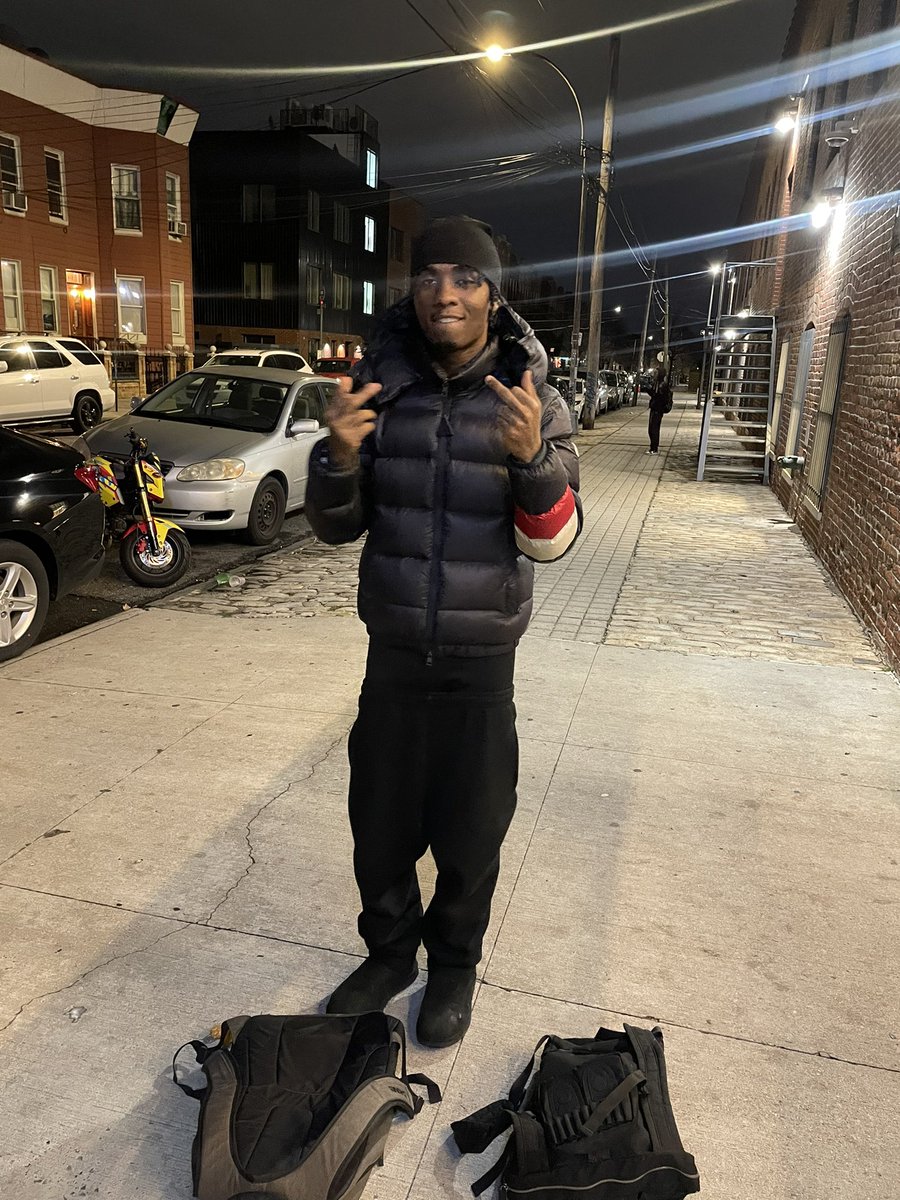 burndatShiz's tweet photo. sending niggas back2/ the lobby till mi dead https://t.co/HHxESHetkY
