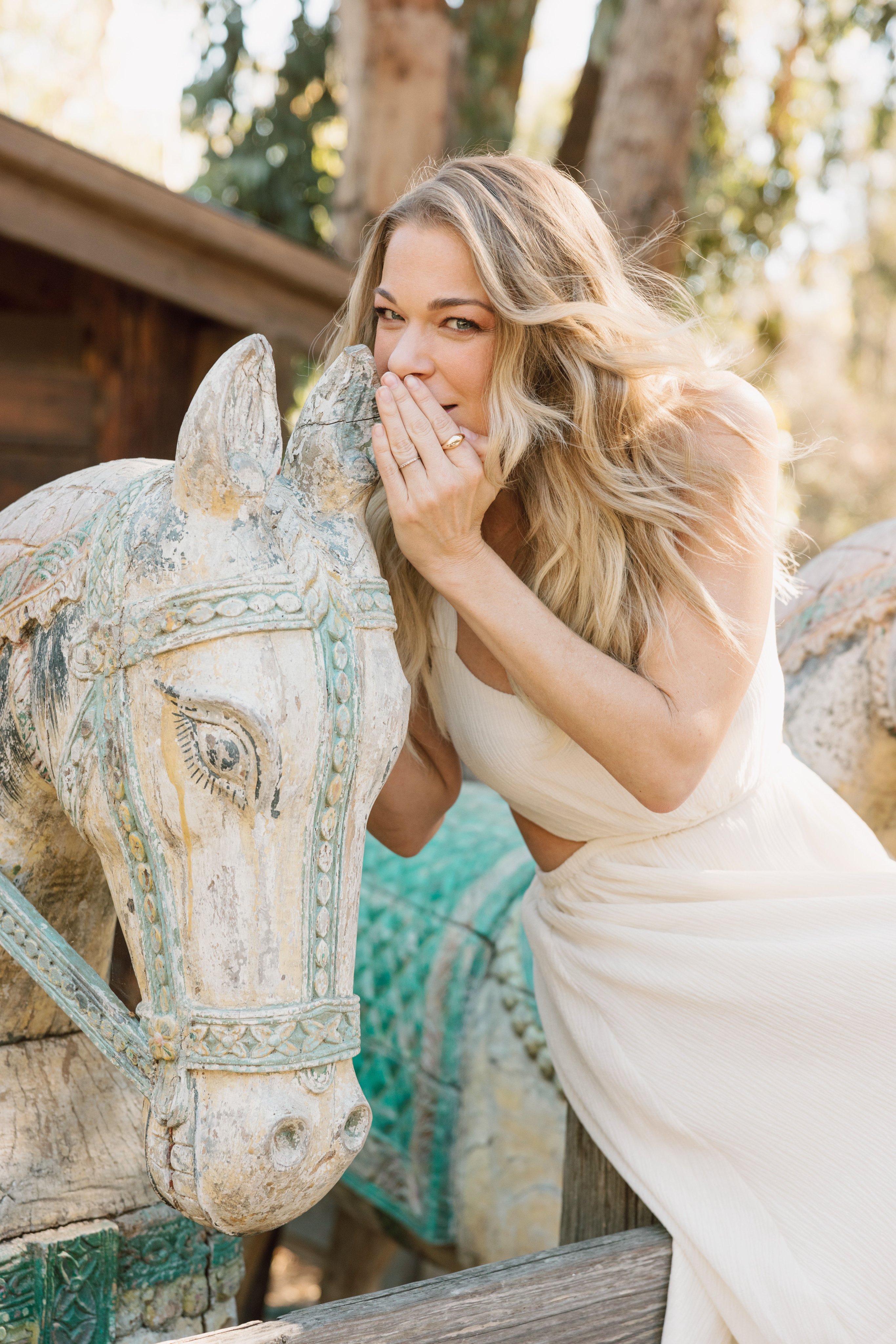 Leann rimes nashville christmas parade 2022