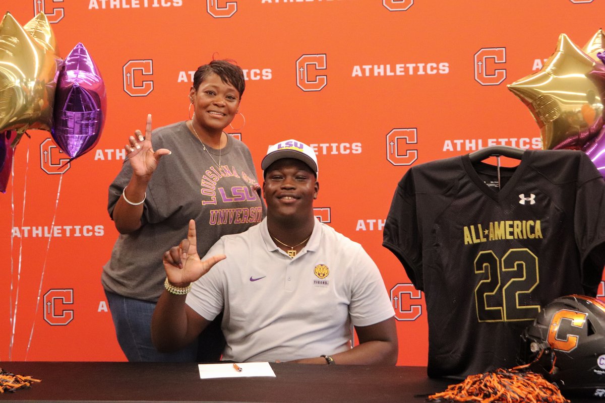 CHS_BR's tweet photo. A bear. An Under Armour All-American. And now, Emery Jones is officially an LSU TIGER. #GeauxBears #GeauxTigers @CurDogFootball @Emeryjones68 https://t.co/u2TwJmVbg1